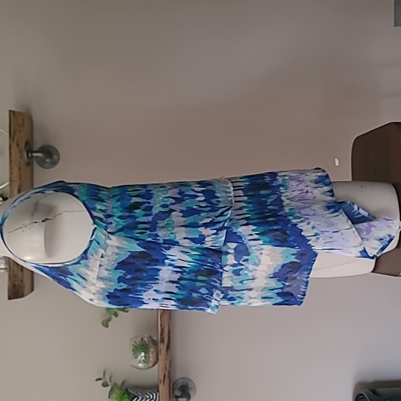 Blue Flowy Uneven Tank - Picture 3 of 6